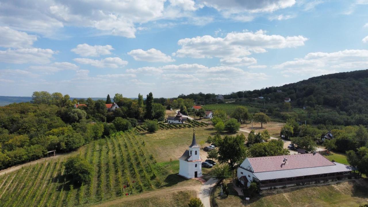 Lelle Vineyard Cottages Balatonlelle Kültér fotó