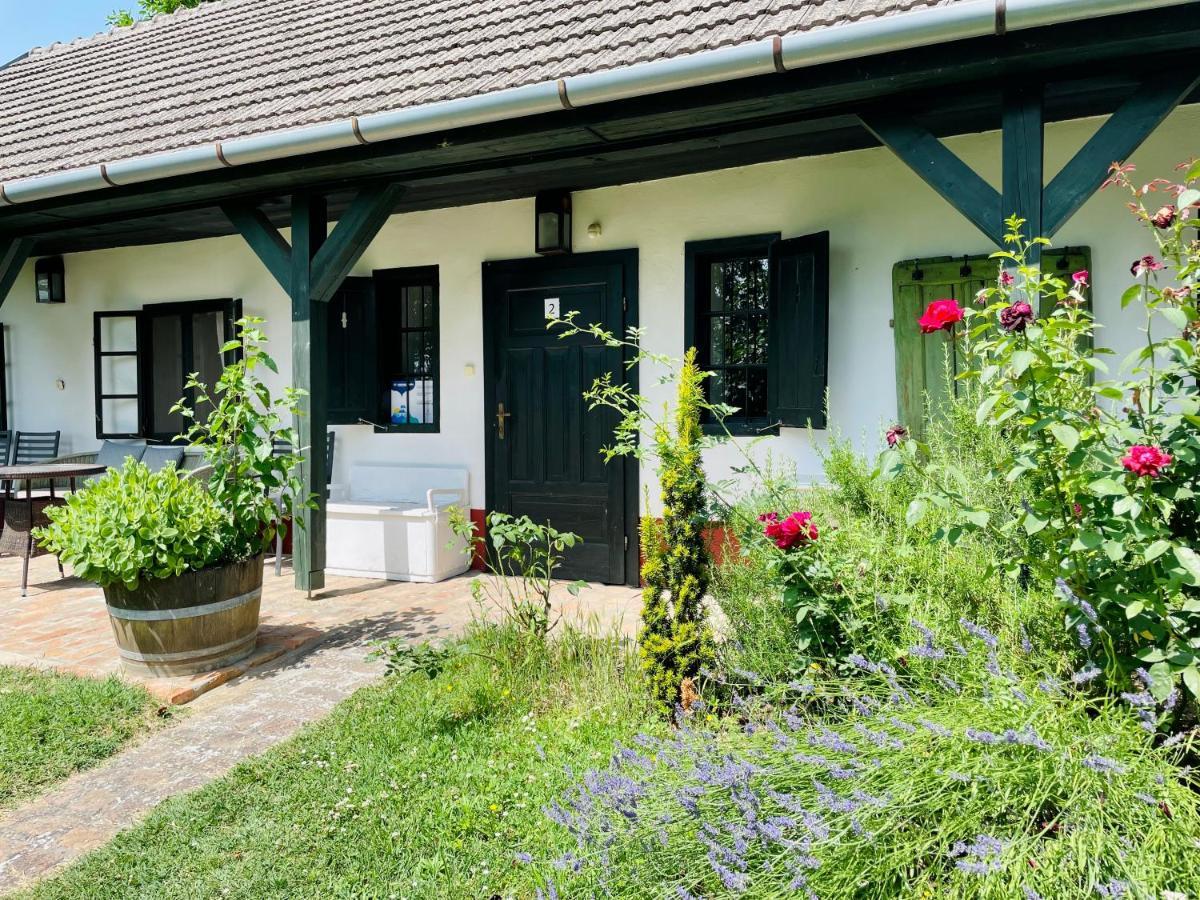 Lelle Vineyard Cottages Balatonlelle Kültér fotó