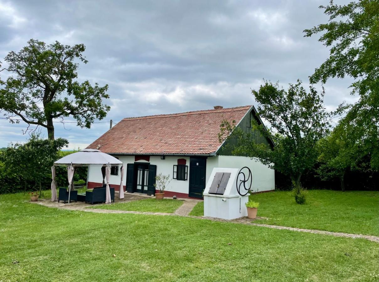 Lelle Vineyard Cottages Balatonlelle Kültér fotó